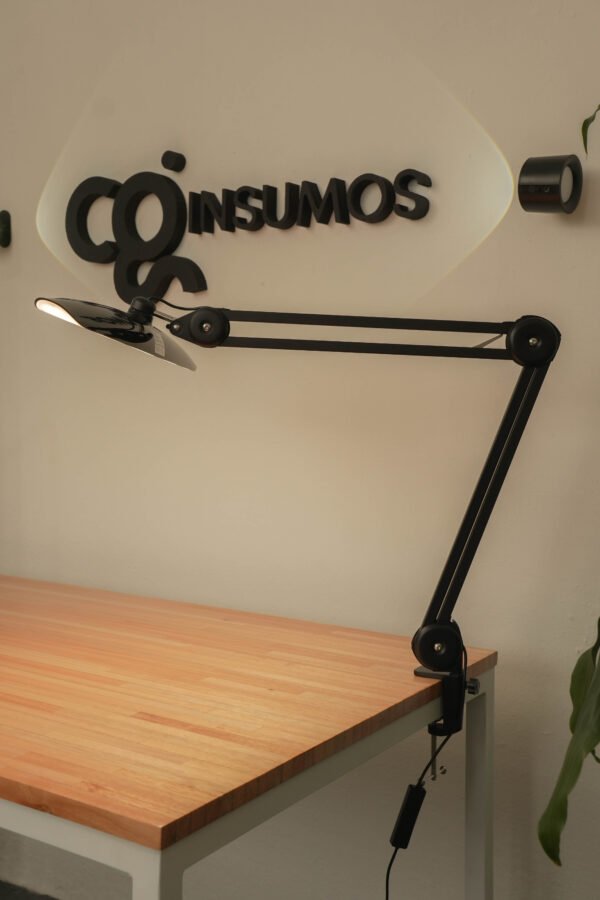 Lampara articulada para mesa - Imagen 2
