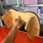 Apoya manos premium con base de madera y porta celular — imagen 7