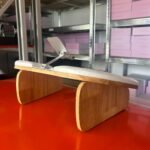 Apoya manos premium con base de madera y porta celular — imagen 3
