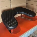 Apoya manos ergonómico en U con patas metálicas — imagen 2